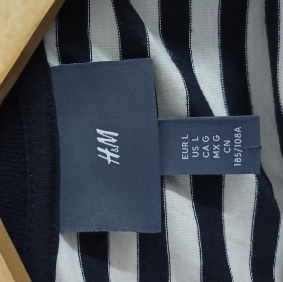 H&M Balck & White Stripes full sleeves tshirt - Picture 4 of 4